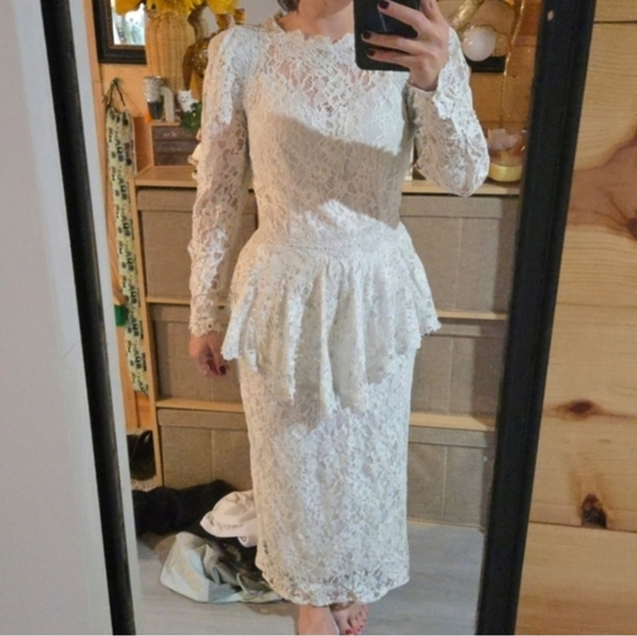 Vintage Silver White Cachet By Bari Protas Lace Wedding Peplum Dress, SIZE 7/8 - Picture 2 of 16